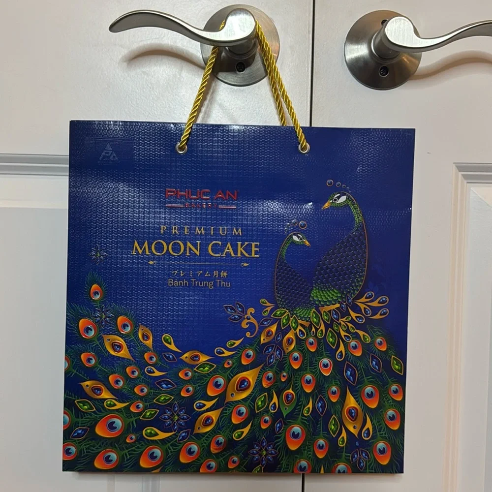 Phuc An Bakery Moon Cake Gift‎ Bag Peacock Premium Banh Trung Thu Collectible